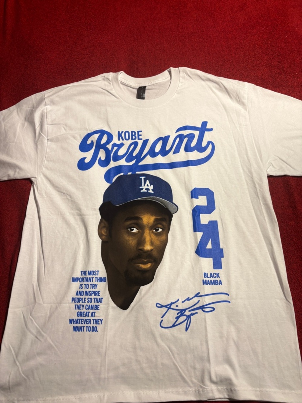 Kobe Bryant #24 In LA Dodgers Hat Black Mamba Men’s Graphic T-Shirt size XL. New